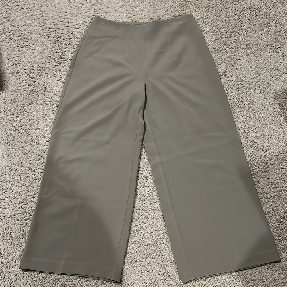 Chic Wide-Leg Gray Pants
